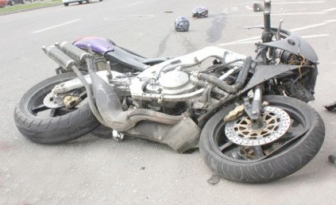Motociclist rănit de un şofer neatent
